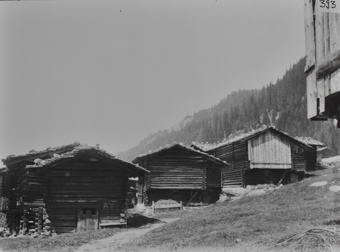 Dorfansicht Holzhäuser