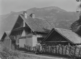 Wohnhaus, Mischbau, mit Kindern