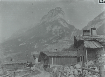 Strasse mit Wohnhäusern
