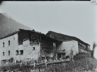 Mehrfach-Wohnhaus, Mischbau