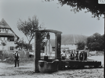 Brunnen mit Personen
