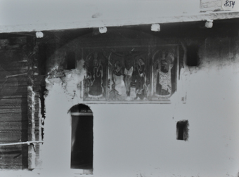 Fassade mit Heiligenbildern