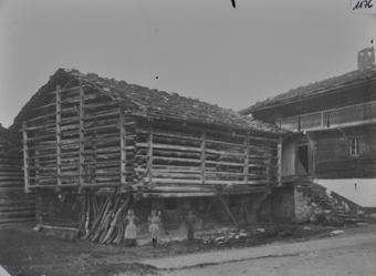 Bauernhaus mit Scheune