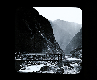 Eine Brücke in Darial