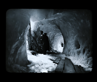 4713. Gletschergrotte im Rhonegletscher