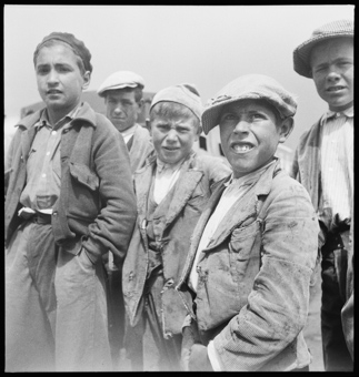 Spanischer Bürgerkrieg, Zivilflüchtlinge, Evakuierung [gehört zur Reportage «Heerstasse Valencia Madrid», in: Aufstieg, 20. August 1937]