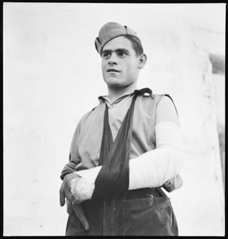 Spanischer Bürgerkrieg, Versorgung von Verletzten [gehört zur Reportage «Blick in ein Militärspital», in: Zürcher Illustrierte, 20. August 1937]