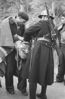 Spanischer Bürgerkrieg, «Retirada», Flucht von Republikanischen Zivil- und Militärpersonen über die spanisch-französische Grenze [abgebildet in der Reportage «Dokumente aus dem allerchristlichsten 20. Jahrhundert» in: Der Aufstieg, 10. März 1939]