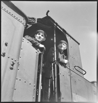 Spanischer Bürgerkrieg, Versorgung von Auslandschweizern mit Lebensmitteln und Hilfsgütern [gehört zur Reportage «750 Landsleute erhalten zu Essen», in: Berner Woche, 17. Dezember 1938]