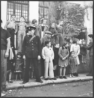 Spanischer Bürgerkrieg, Versorgung von Auslandschweizern mit Lebensmitteln und Hilfsgütern [gehört zur Reportage «750 Landsleute erhalten zu Essen», in: Berner Woche, 17. Dezember 1938]