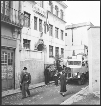 Spanischer Bürgerkrieg, Versorgung von Auslandschweizern mit Lebensmitteln und Hilfsgütern [gehört zur Reportage «750 Landsleute erhalten zu Essen», in: Berner Woche, 17. Dezember 1938]