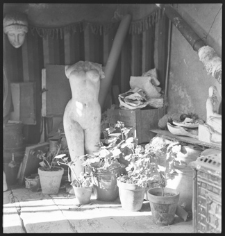 Aristide Maillol in seinem Atelier in Banyuls-sur-Mer, Südfrankreich [gehört zur Reportage «Aristide Maillol», in: Schweizer Illustrierte Zeitung, 1. April 1942]