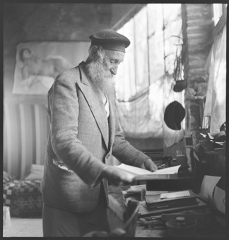 Aristide Maillol in seinem Atelier in Banyuls-sur-Mer, Südfrankreich [gehört zur Reportage «Aristide Maillol», in: Schweizer Illustrierte Zeitung, 1. April 1942]