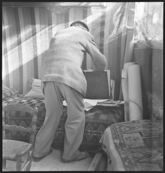 Aristide Maillol in seinem Atelier in Banyuls-sur-Mer, Südfrankreich [abgebildet in der Reportage «Aristide Maillol - Ein Besuch beim französischen Bildhauer in Banyuls sur Mer», in: Schweizer Illustrierte Zeitung, 1. April 1942]