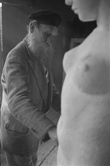Der französische Bildhauer Aristide Maillol (1861-1944)