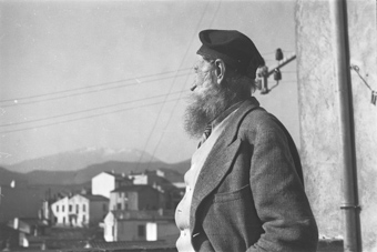 Aristide Maillol in seinem Atelier in Banyuls-sur-Mer, Südfrankreich [gehört zur Reportage «Aristide Maillol», in: Schweizer Illustrierte Zeitung, 1. April 1942]