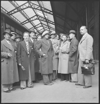 Schweizer der Internationalen Brigade sind mit dem Verwundetentransport aus Barcelona in Cerbère angekommen, rechts aussen Adolf Gonzenbach