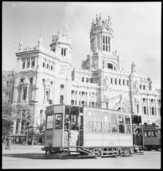 Strassenbahn vor dem Palacio de Cibeles