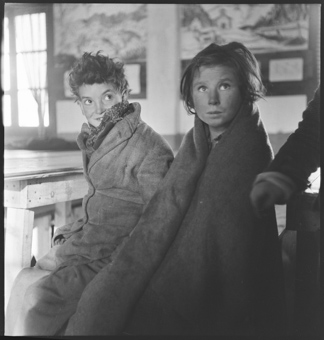 Zweiter Weltkrieg, französisches Internierungslager in Rivesaltes [abgebildet in der Reportage «Bist Du ein Mensch...», in: Schweizer Illustrierte Zeitung, 25. Februar 1942]