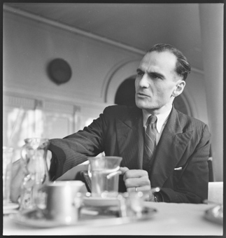 Rodolfo Olgiati in einem Gespräch