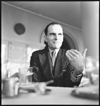 Rodolfo Olgiati in einem Gespräch