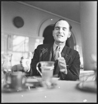 Rodolfo Olgiati in einem Gespräch