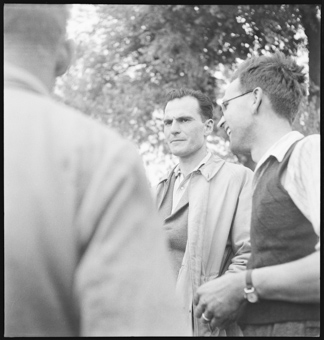 Rodolfo Olgiati (Mitte), Sekretär des Internationalen Zivildienstes, und Karl Ketterer (rechts). Olgiati leitete den gesamten schweizerischen Evakuiertentransport zwischen Madrid und Valencia