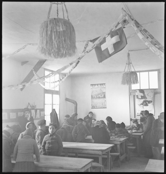 Zweiter Weltkrieg, französisches Internierungslager in Rivesaltes [abgebildet in der Reportage «Das Zeitalter des Fortschritts, Die Hölle auf Erden», in: Der Aufstieg, 5. Juni 1942]