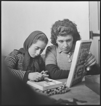 Zweiter Weltkrieg, französisches Internierungslager in Rivesaltes [abgebildet in der Reportage «Hunger Entbehrung Not», in: Der Aufstieg, 10. April 1942]