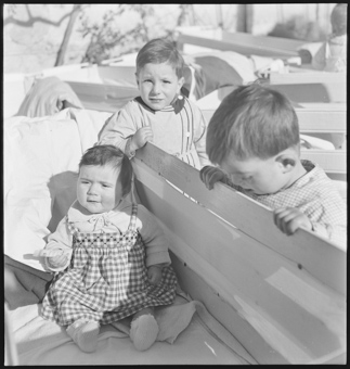 Drei Kinder im Kinderheim von Banyuls-sur-Mer