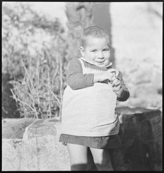 Ein Kleinkind im Kinderheim von Banyuls-sur-Mer