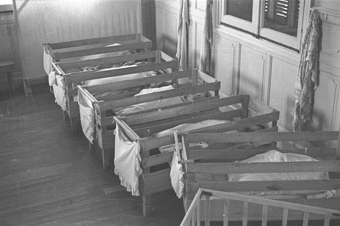 Kinderbettchen in der Maternité