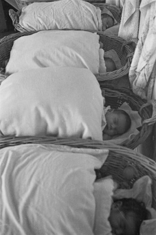 Kinderbettchen in der Maternité