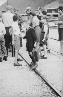 Zweiter Weltkrieg, «Schweizer Hilfe»-Aktion für französische Flüchtlingskinder [gehört zur Reportage «Wahrhaftige Hilfsbereitschaft», in: Aufstieg, 18. September 1942]