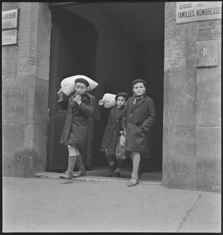 Zweiter Weltkrieg, «Schweizer Hilfe» in Frankreich [abgebildet in der Reportage «Bist du ein Mensch so fühle meine Not», in: Schweizer Illustrierte Zeitung, 25. Februar 1942]