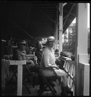 Schweiz, Luzern: Reitveranstaltung; Renée und Alfred Schwarzenbach auf der Tribüne; Luzern