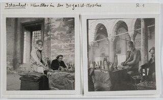 Türkei, Istanbul: Menschen; Karteikarte: Händler in der Beyazid-Moschee