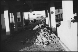 Türkei, Ankara: Strasse; Unterführung mit Steinen