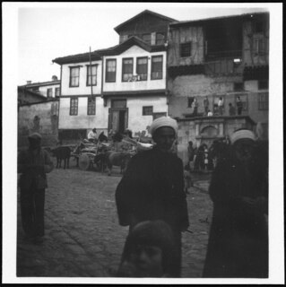 Türkei, Ankara: Stadtansicht; Menschen in einer Strasse