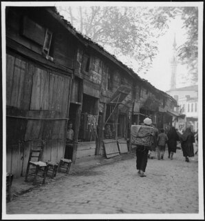 Türkei, Ankara: Stadtansicht; Alte Häuser an einer Strasse