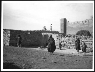 Türkei, Sultan Han: Dorfansicht; Backsteinhäuser und Menschen