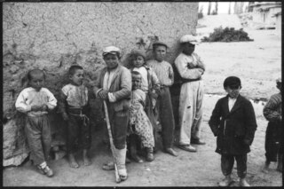 Türkei, Anatolien: Menschen; Kinder an einer Mauer