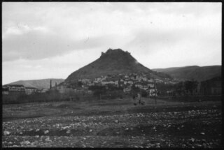 Türkei, Anatolien: Landschaft; Dorf in einer Hügellandschaft