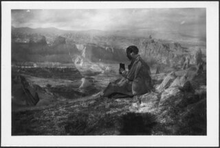 Türkei, Göreme: Landschaft; Fotograf vor Felsenlandschaft
