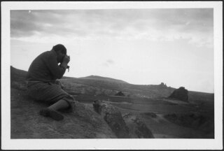 Türkei, Göreme: Landschaft; Fotograf vor Felsenlandschaft