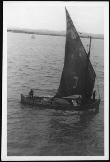 Gerusalemme (Schiffsname): Segelschiff; Segelschiff vor einer Küste