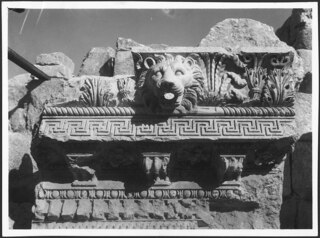 Libanon, Baalbek: Tempel; Löwenkopf an Tempelmauer