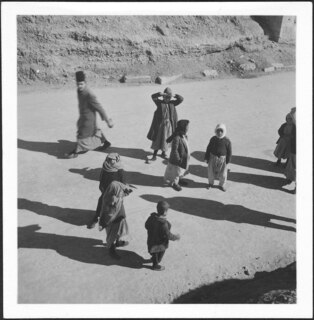 Syrien, Aleppo: Strassenszene; Menschengruppe