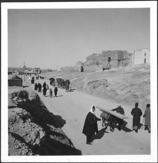 Syrien, Aleppo: Strassenszene; Strassenszene, Hintergrund Zitadelle von Aleppo