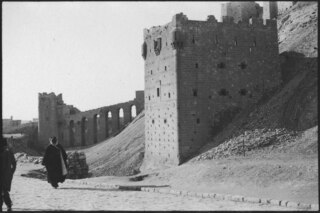 Syrien, Aleppo: Zitadelle; Strassenszene, Hintergrund Zitadelle